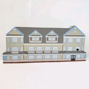 Vintage Cat's Meow Carlisle Village Inn Walnut Creek Ohio Shelf Sitter 1997